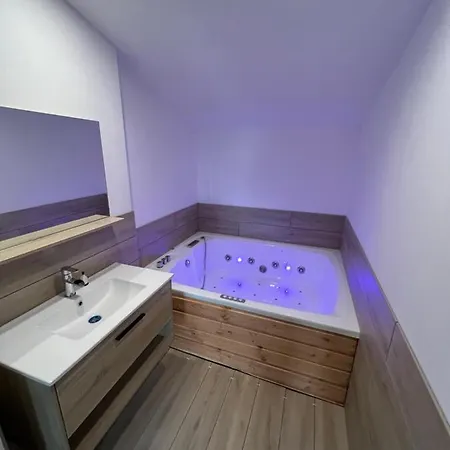 Jolie Maison En Pierre Esprit Avec Jacuzzi *
